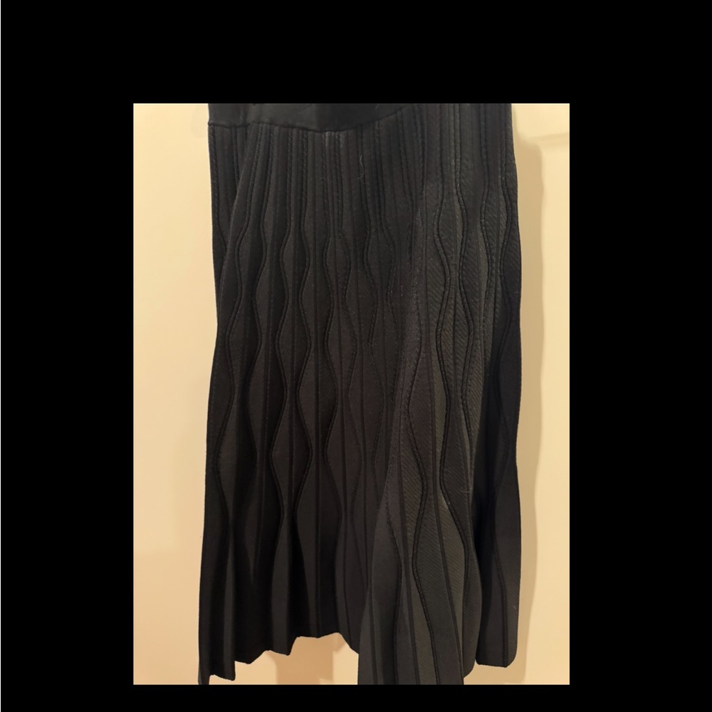 SANDRO PARIS Elegant Black Wavy Pattern Skirt NEVER WORN